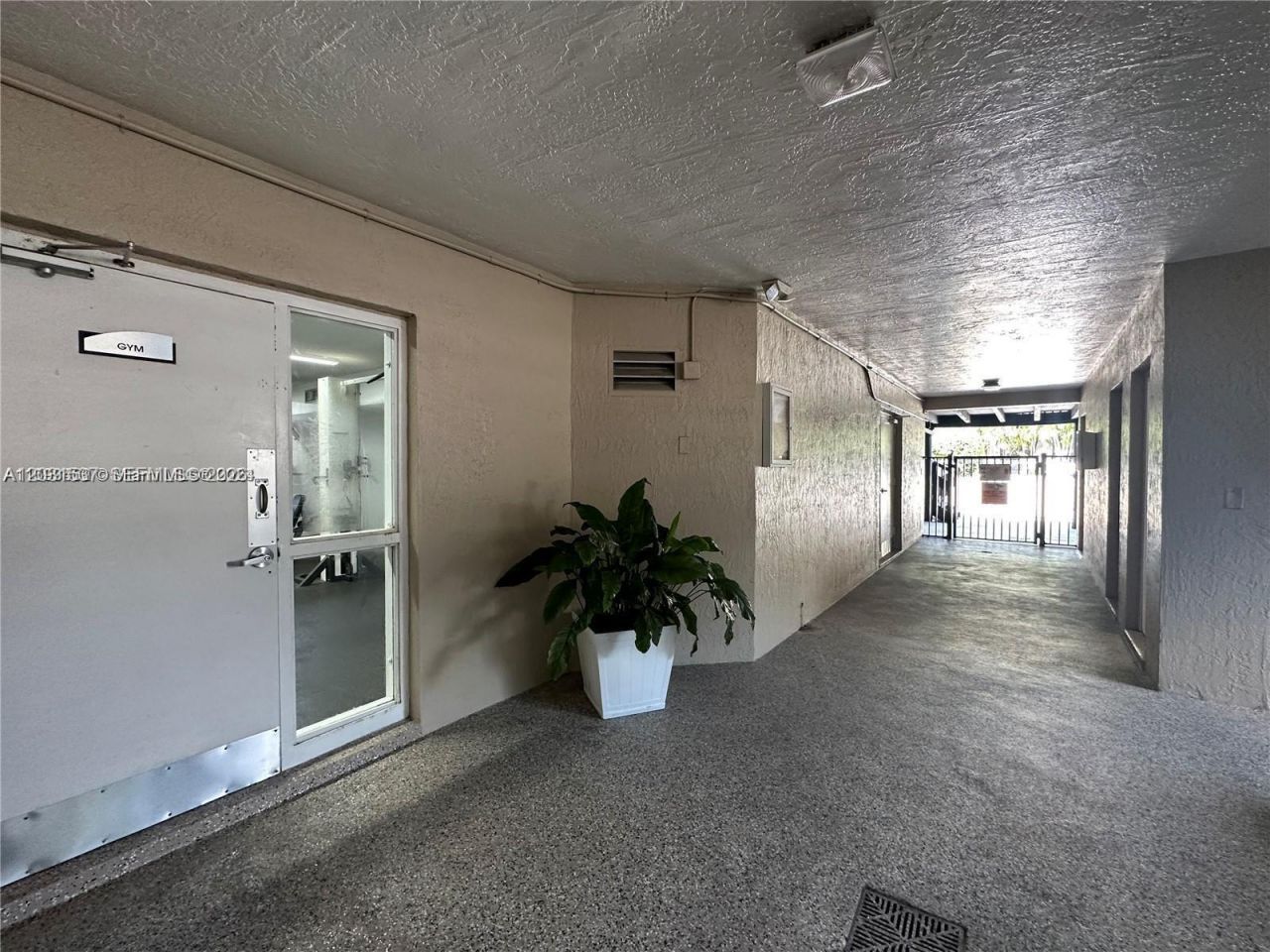 601 Ives Dairy Rd , Unit 401-8, Miami, FL 33179 Photo