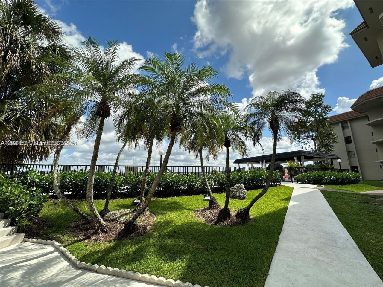 601 Ives Dairy Rd , Unit 401-8, Miami, FL 33179 Photo