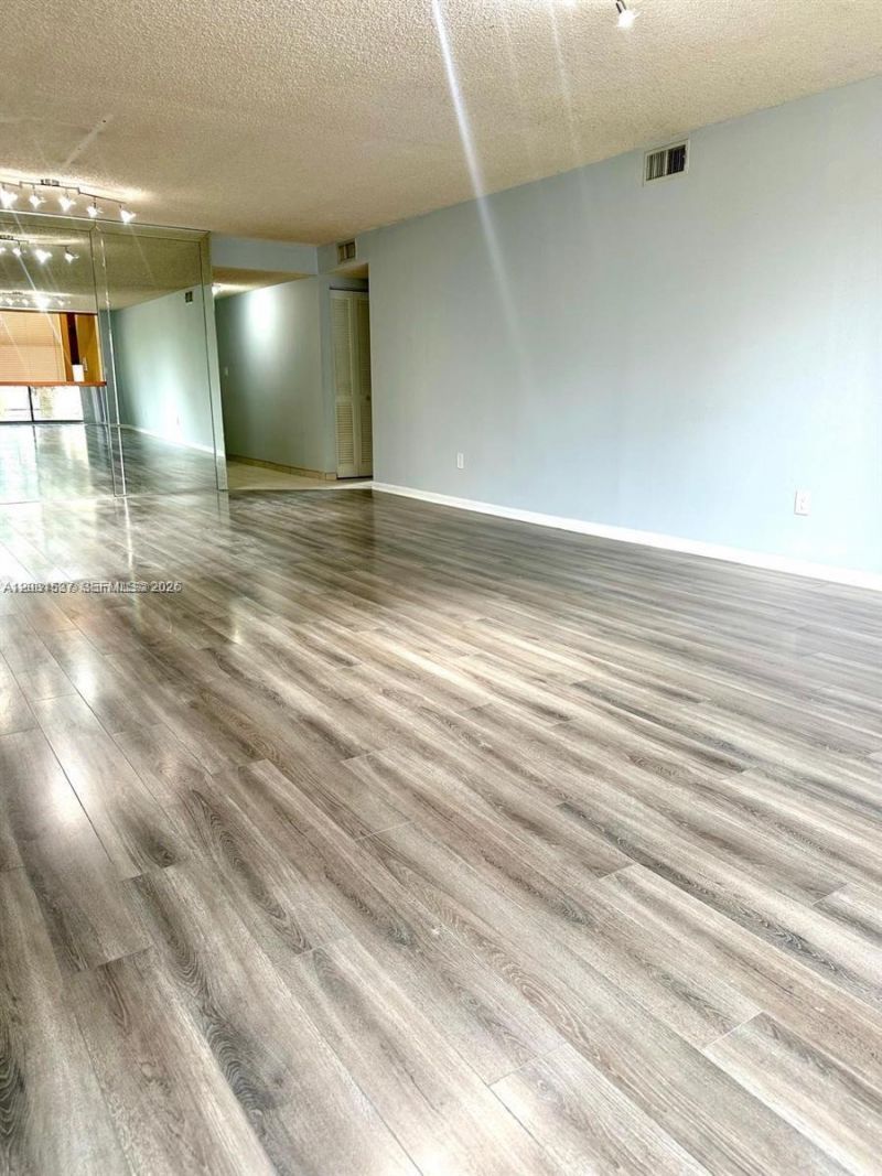 601 Ives Dairy Rd , Unit 401-8, Miami, FL 33179 Photo