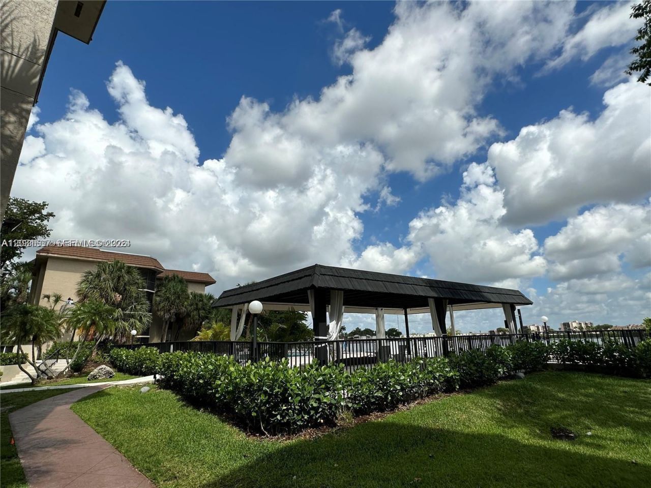 601 Ives Dairy Rd , Unit 401-8, Miami, FL 33179 Photo