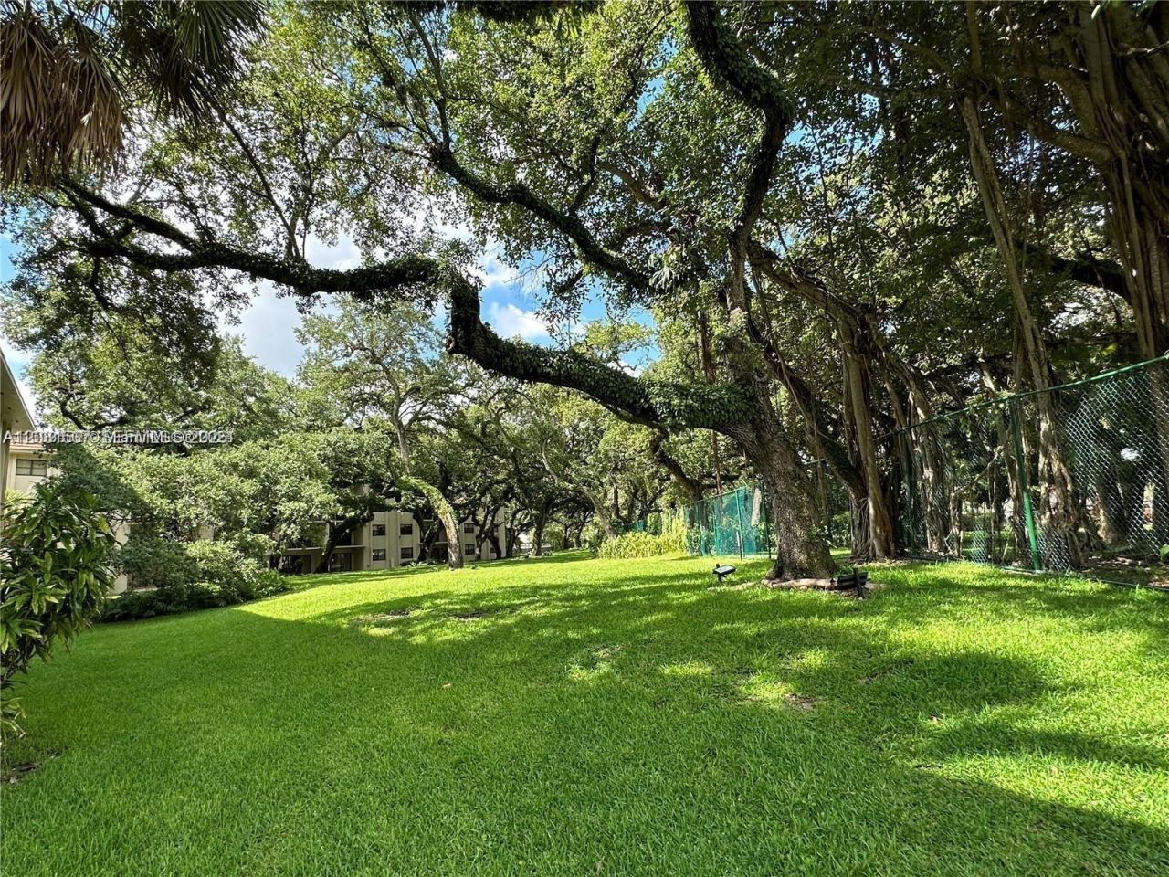 601 Ives Dairy Rd , Unit 401-8, Miami, FL 33179 Photo