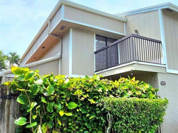 608 Commodore Dr , Plantation, FL 33325