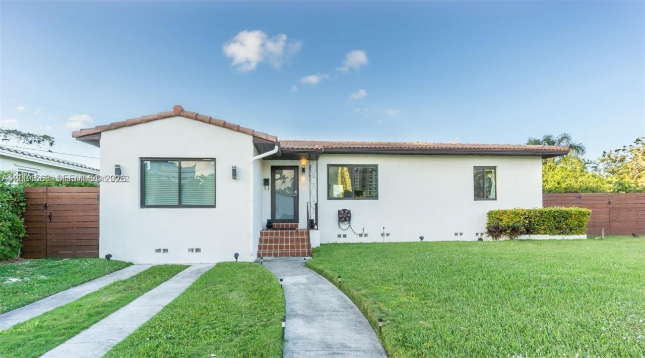 3261 SW 20th St, Miami, FL 33145 Main Photo