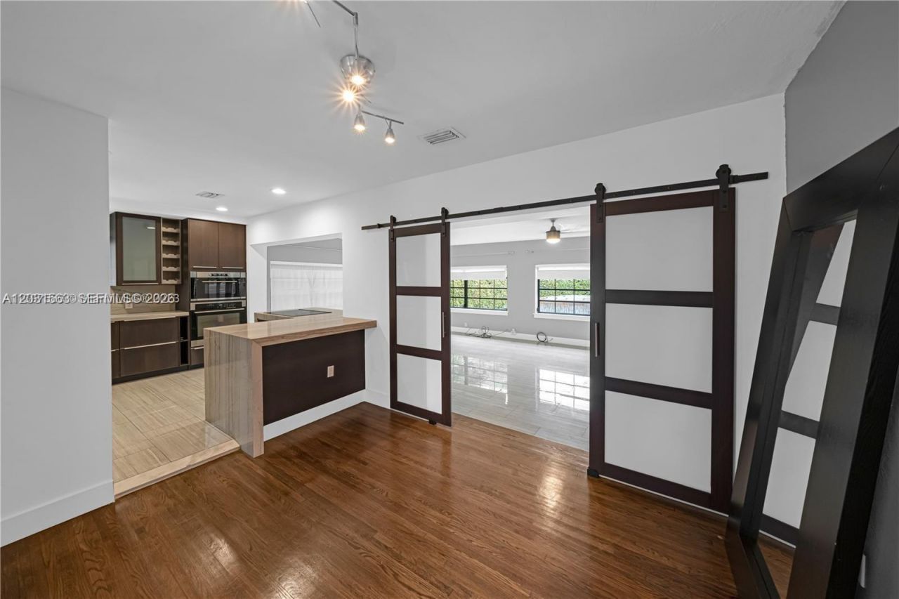 3261 SW 20th St, Miami, FL 33145 Photo