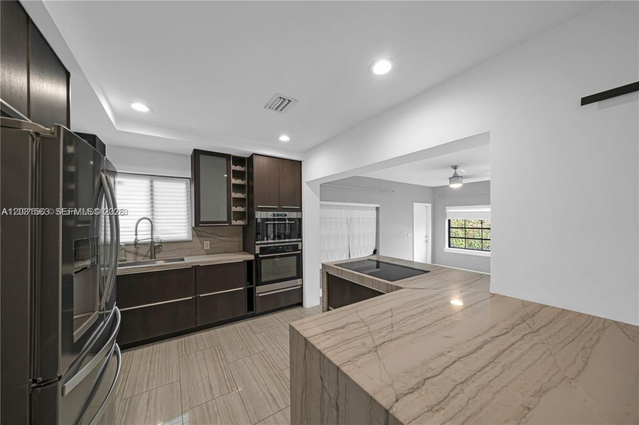 3261 SW 20th St, Miami, FL 33145 Photo