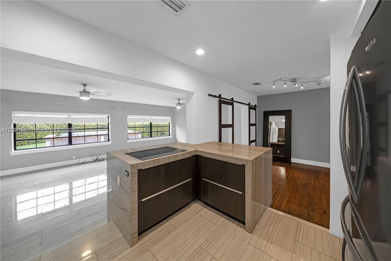 3261 SW 20th St, Miami, FL 33145 Photo