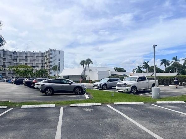 3475 N Country Club Dr , Unit 204, Aventura, FL 33180