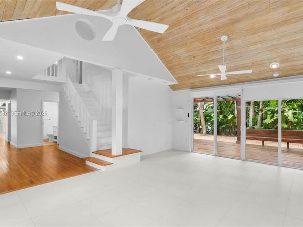 3945 Loquat Ave , Miami, FL 33133