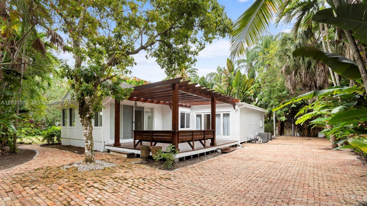 3945 Loquat Ave , Miami, FL 33133 Photo