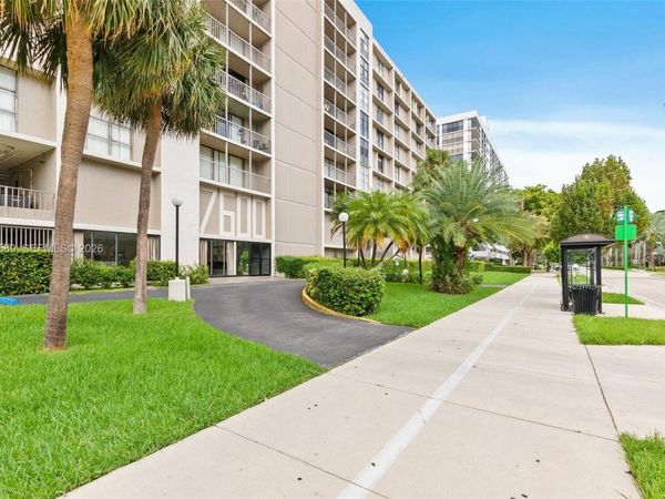 17600 N Bay Rd, Unit N302, Sunny Isles Beach, FL 33160