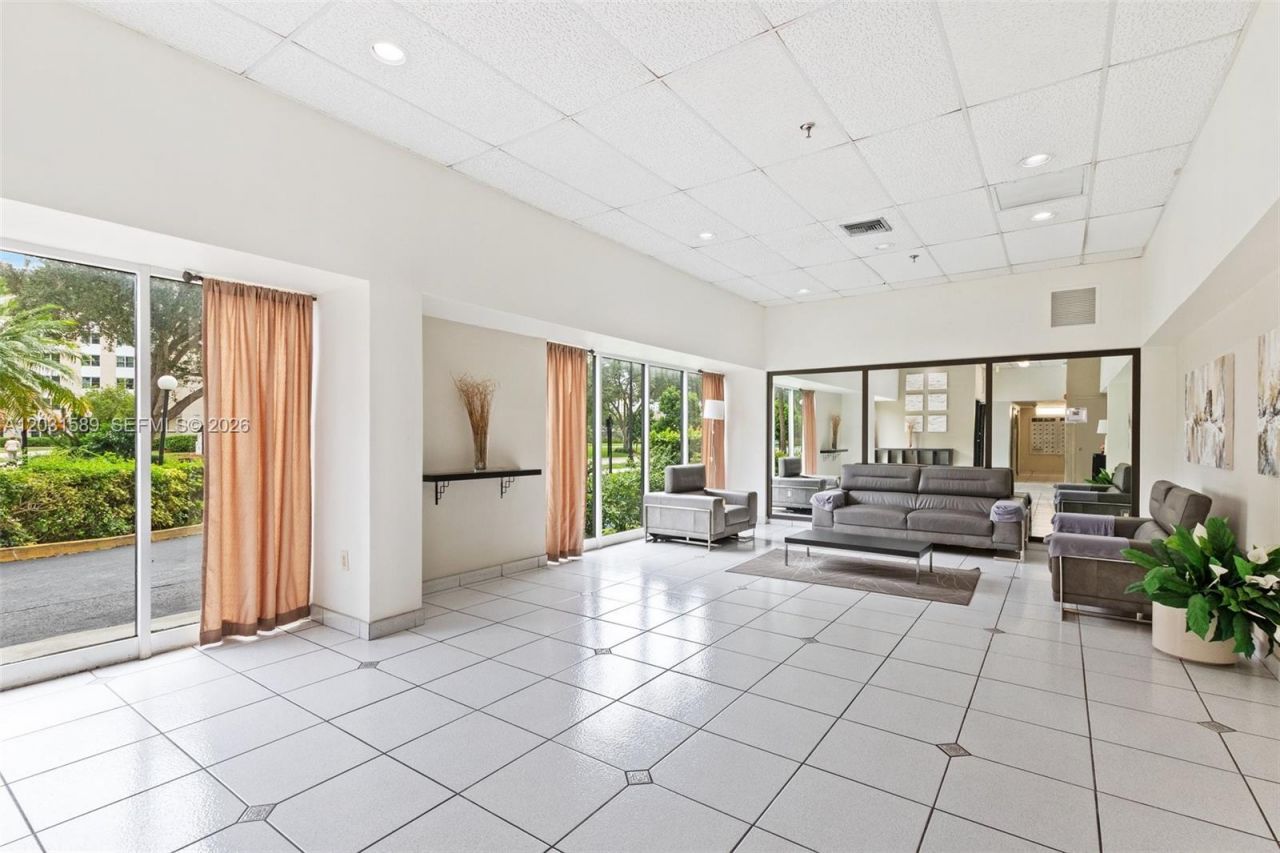 17600 N Bay Rd, Unit N302, Sunny Isles Beach, FL 33160 Photo