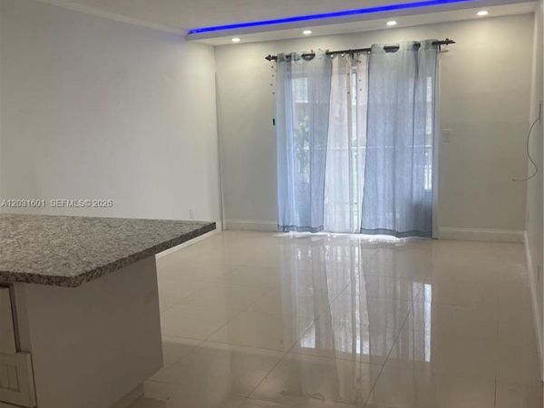 7505 SW 82nd St , Unit 212, Miami, FL 33143