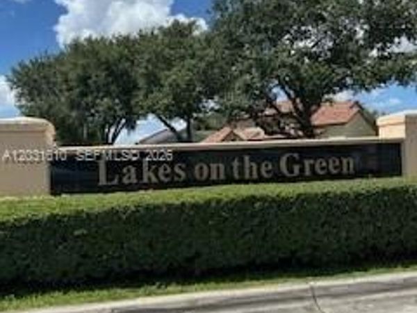 9136 NW 192nd Ter , Hialeah, FL 33018