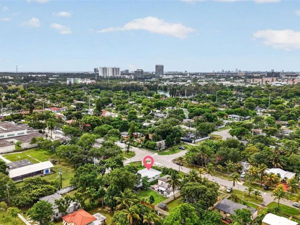 1695 NE 160th St , North Miami Beach, FL 33162