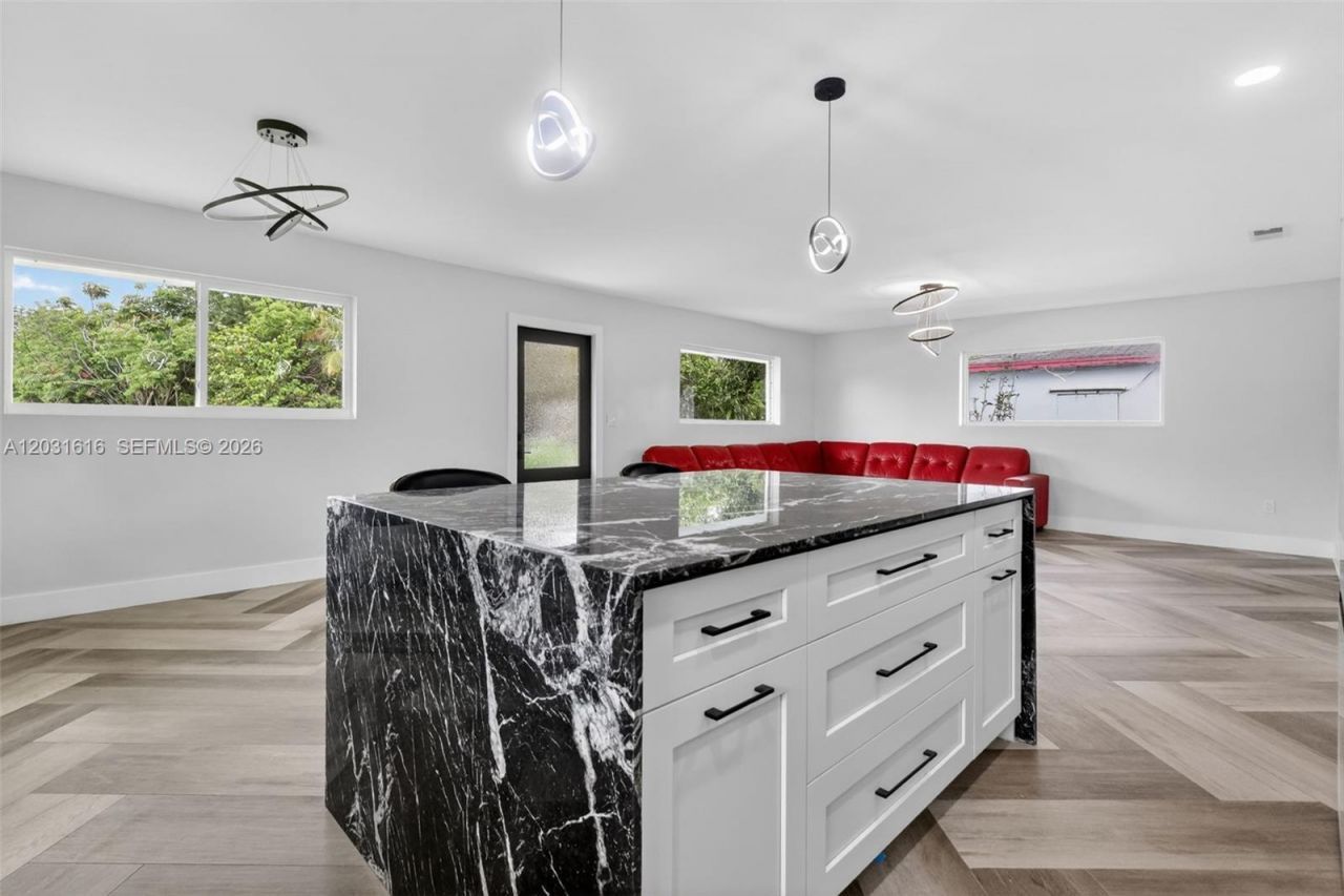 1695 NE 160th St , North Miami Beach, FL 33162 Photo