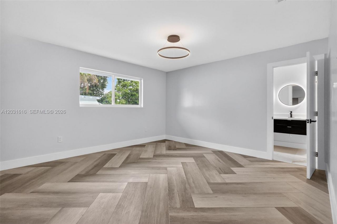 1695 NE 160th St , North Miami Beach, FL 33162 Photo