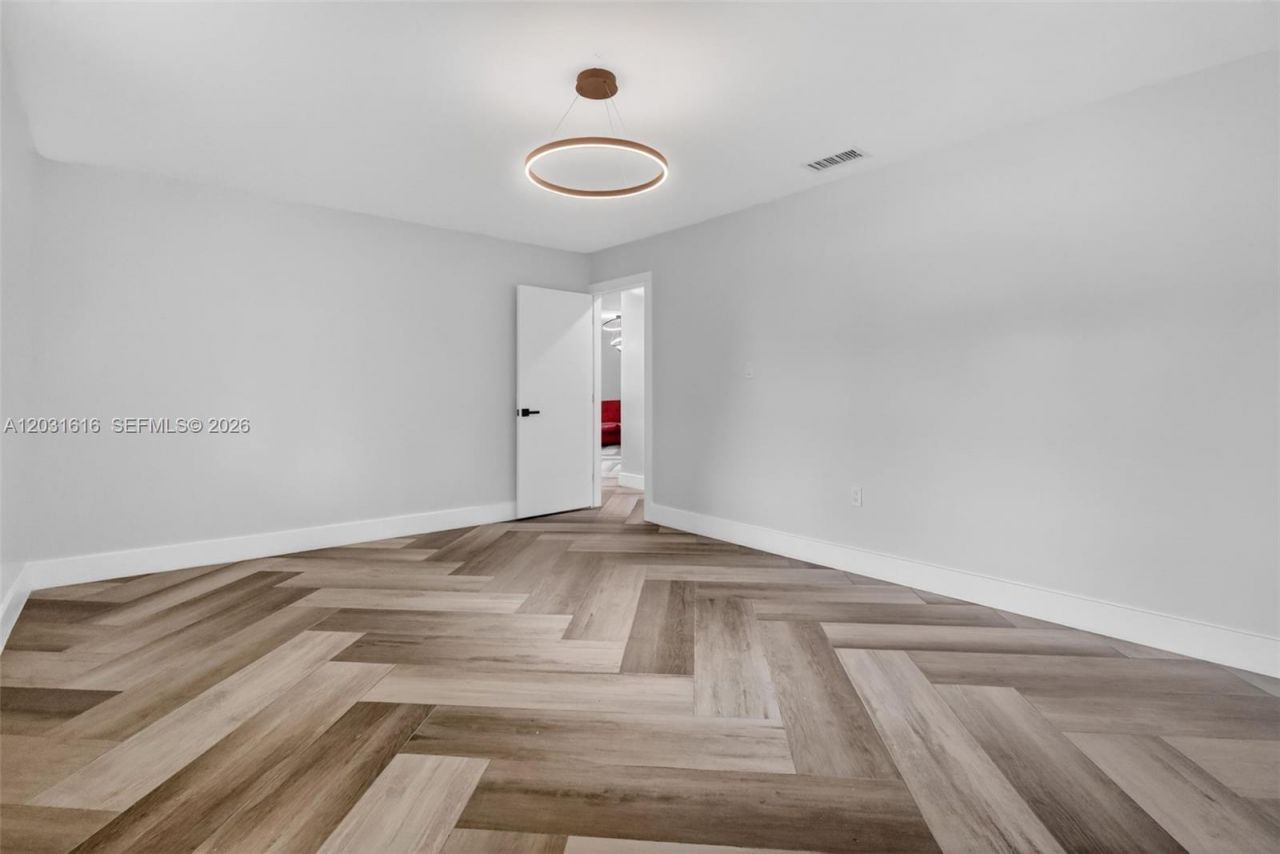 1695 NE 160th St , North Miami Beach, FL 33162 Photo