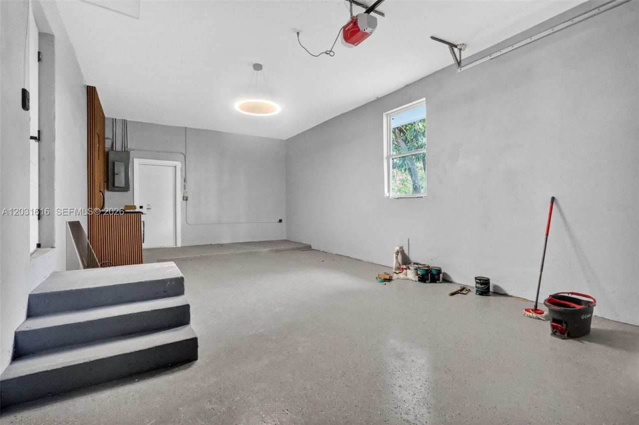 1695 NE 160th St , North Miami Beach, FL 33162 Photo