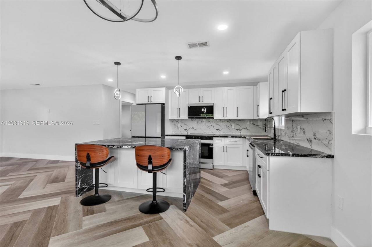 1695 NE 160th St , North Miami Beach, FL 33162 Photo