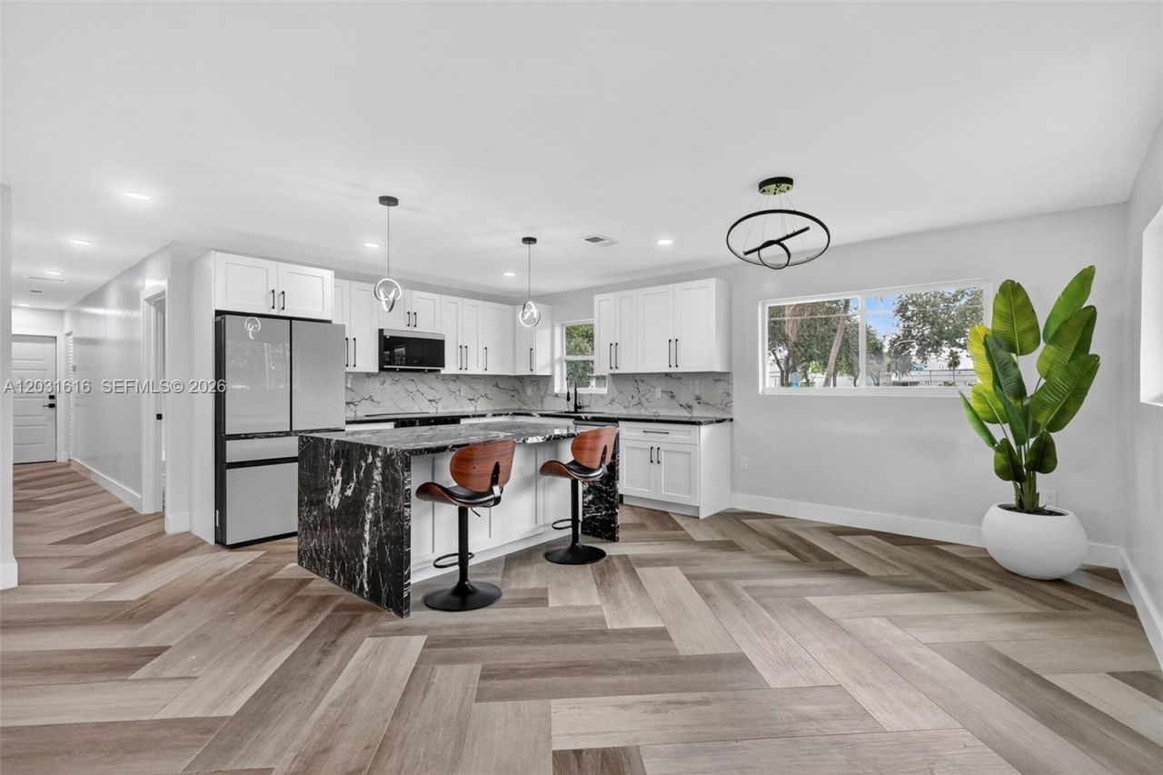 1695 NE 160th St , North Miami Beach, FL 33162 Photo