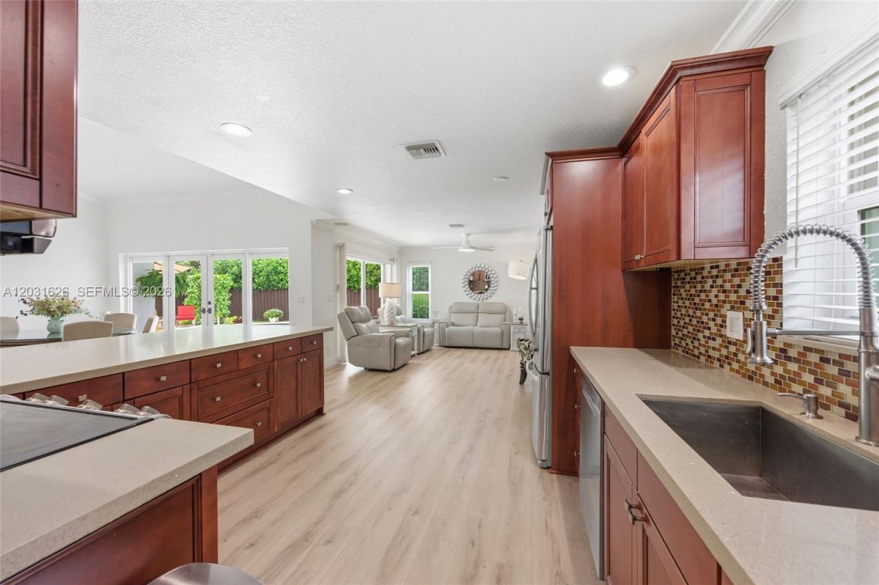943 SW 149th Way, Sunrise, FL 33326 Photo
