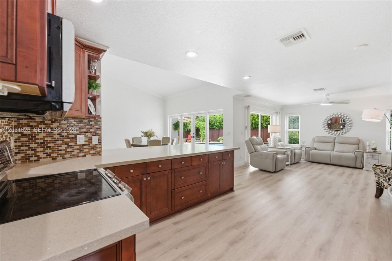 943 SW 149th Way, Sunrise, FL 33326 Photo