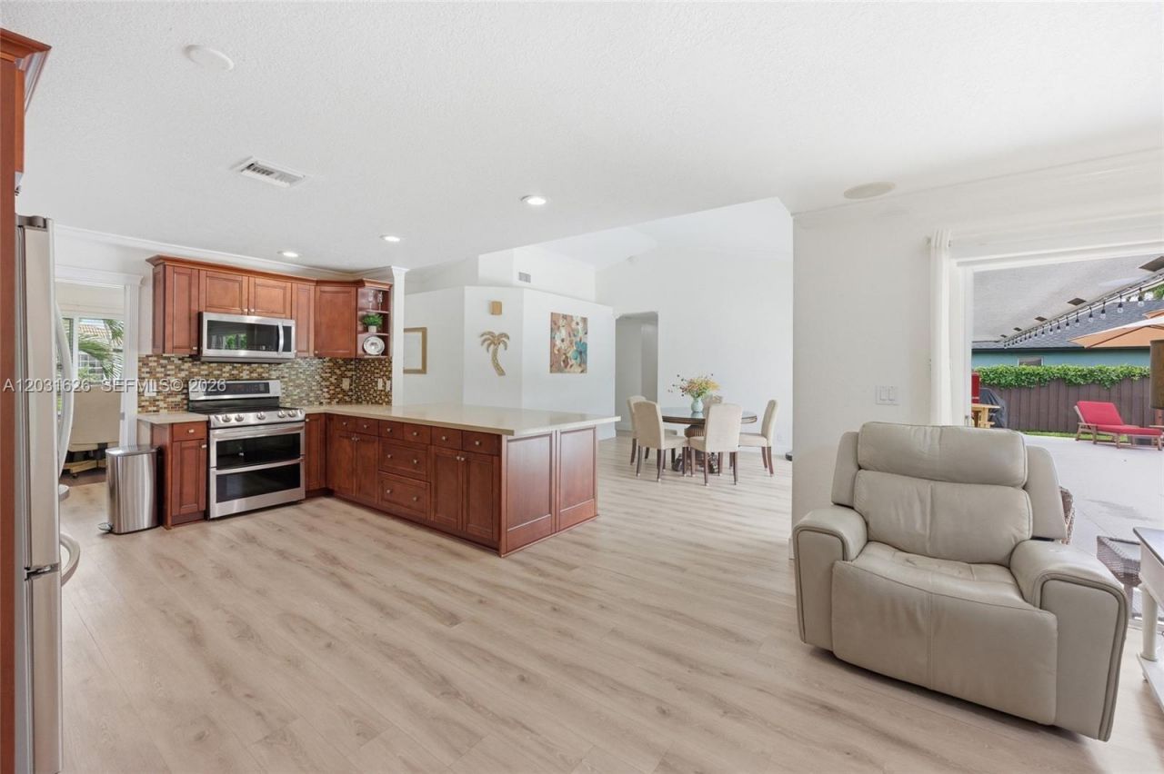 943 SW 149th Way, Sunrise, FL 33326 Photo