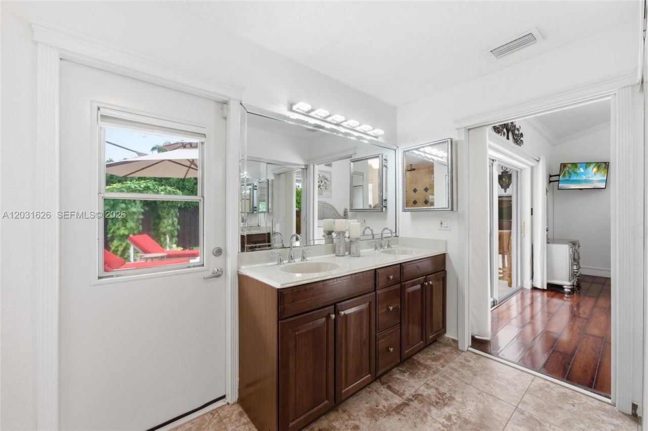 943 SW 149th Way, Sunrise, FL 33326 Photo