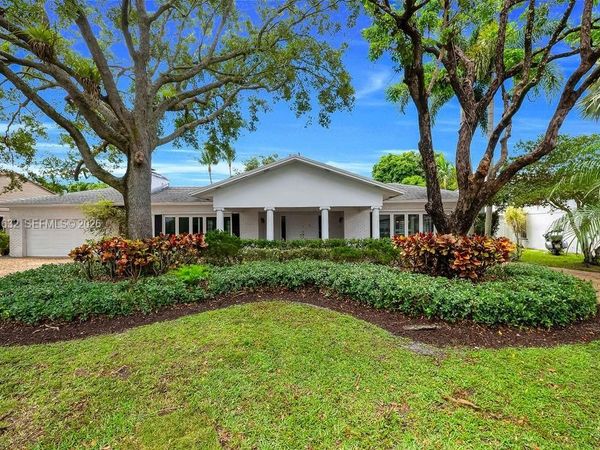 8820 N Lake Dasha Dr , Plantation, FL 33324