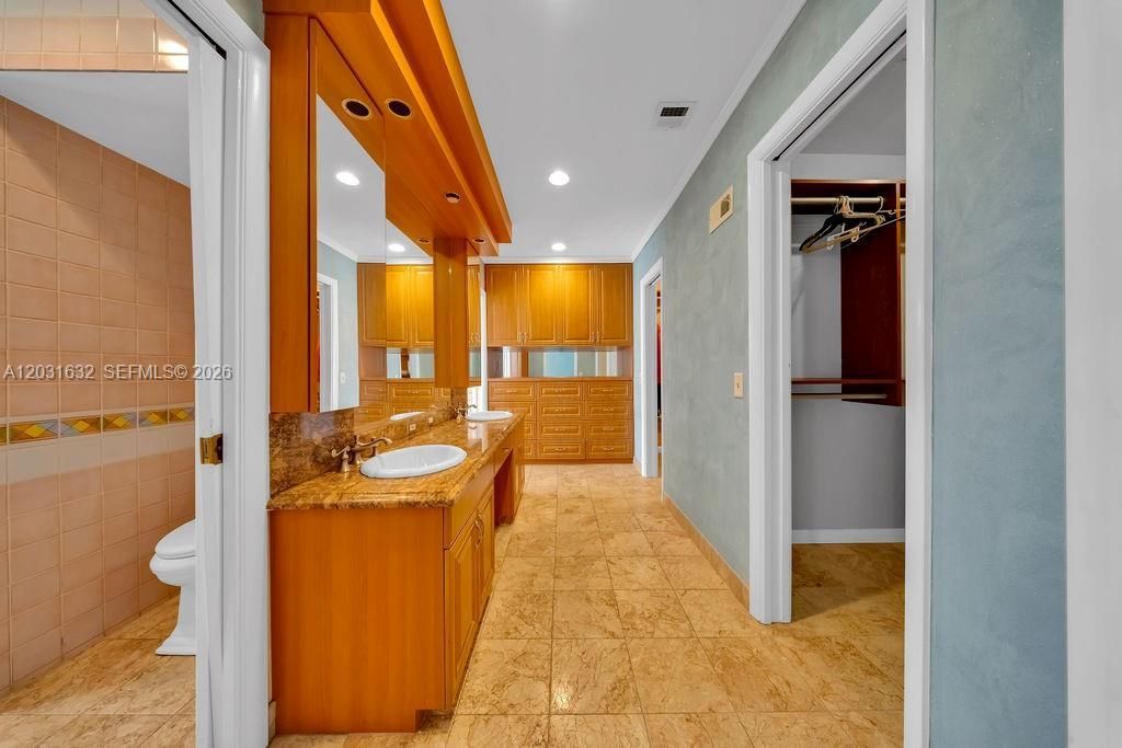 8820 N Lake Dasha Dr , Plantation, FL 33324 Photo