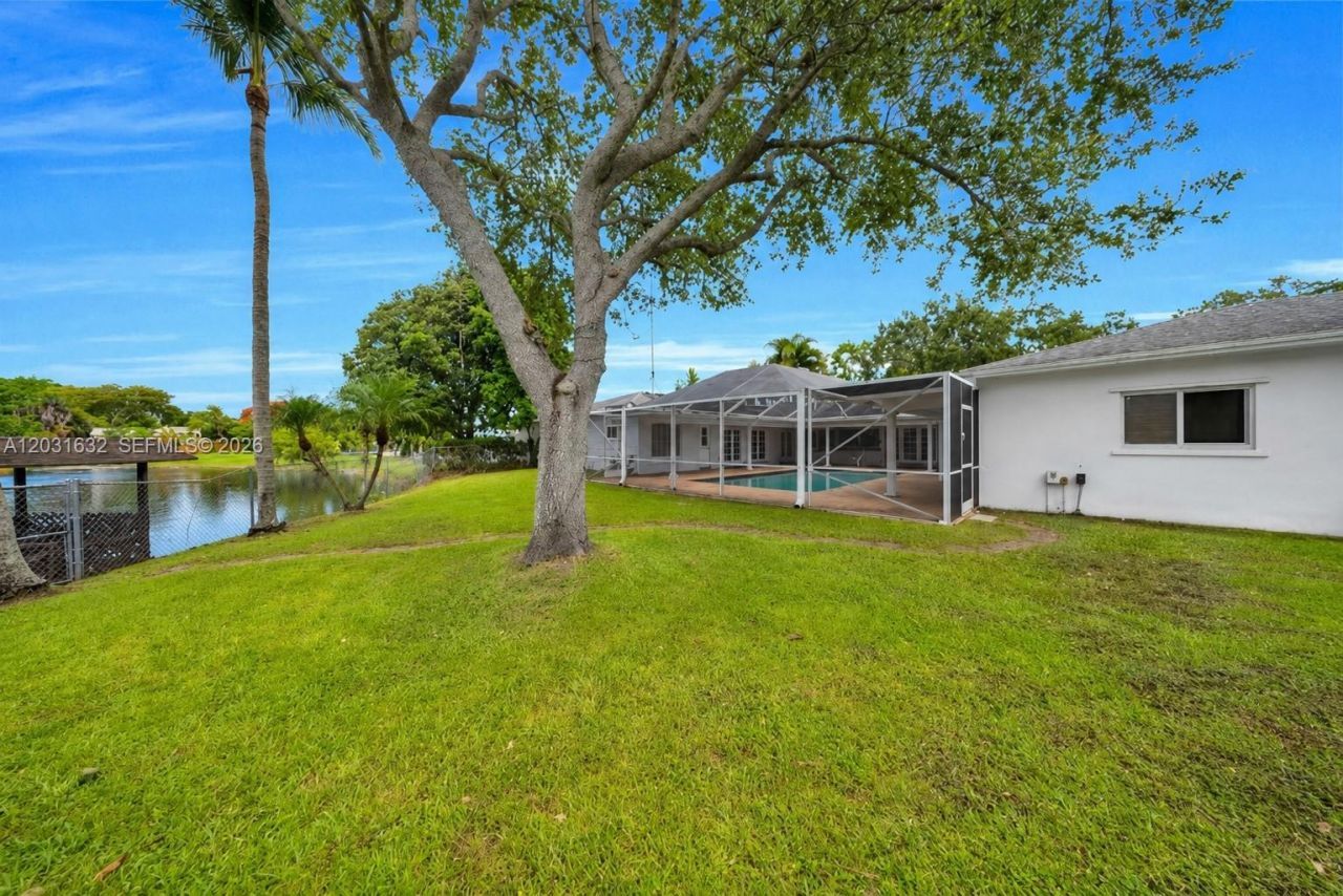 8820 N Lake Dasha Dr , Plantation, FL 33324 Photo