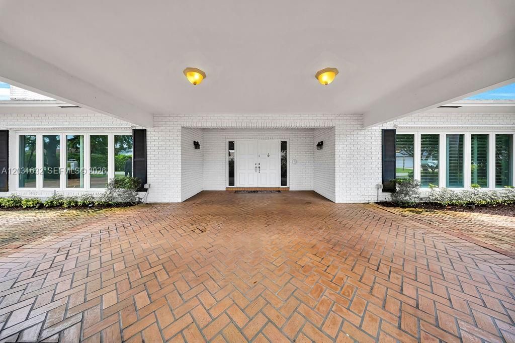 8820 N Lake Dasha Dr , Plantation, FL 33324 Photo