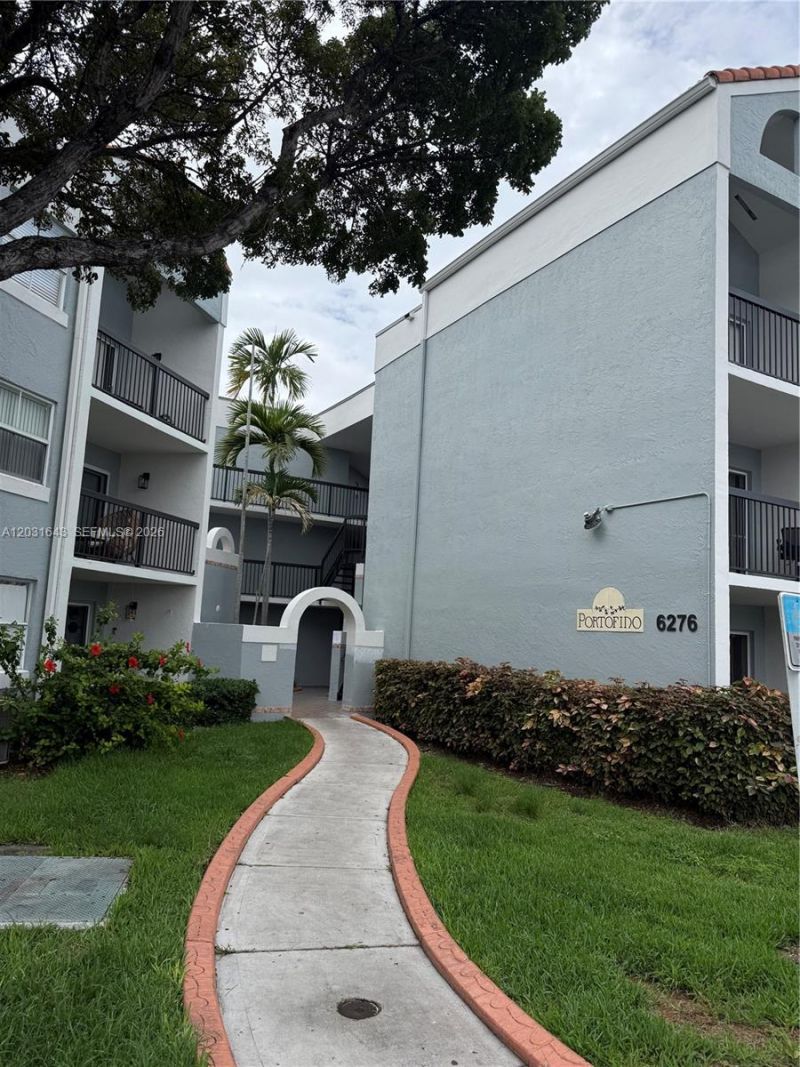 6276 NW 186th St, Unit 311, Hialeah, FL 33015 Photo