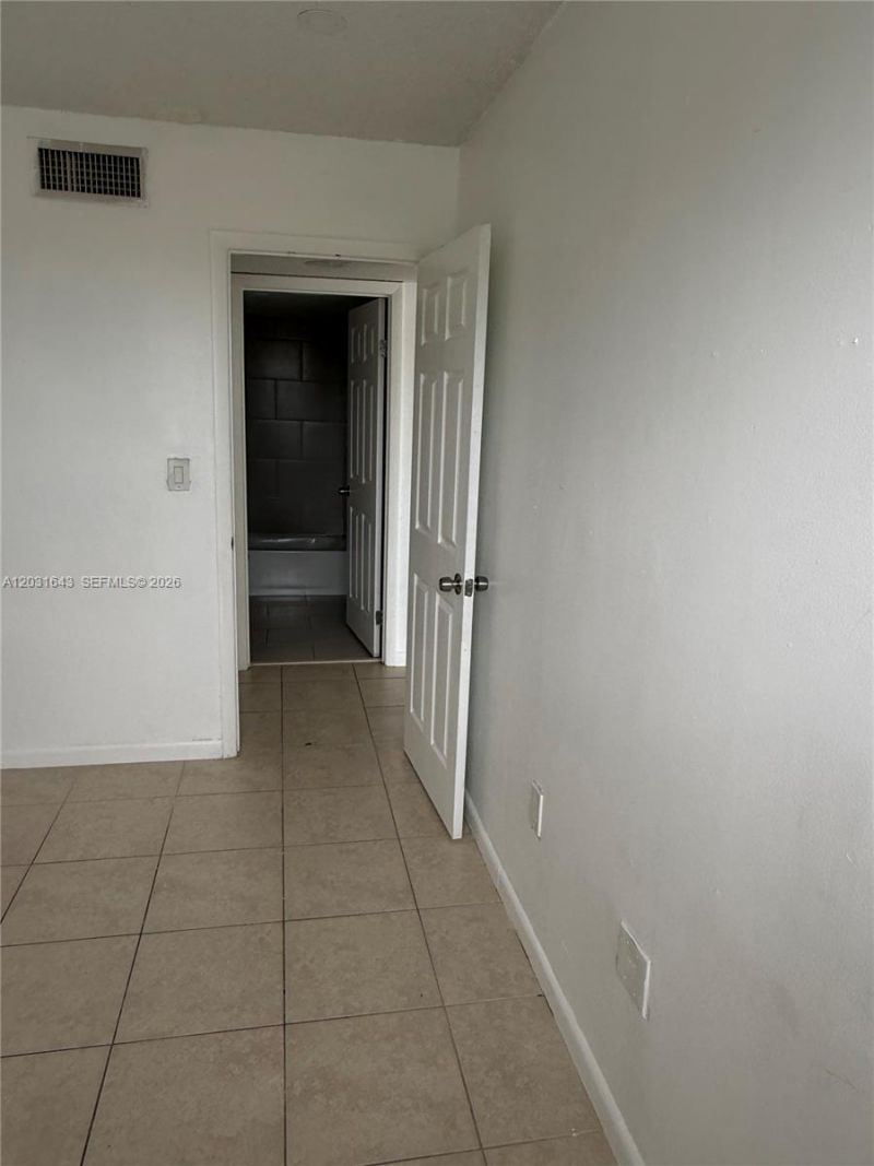 6276 NW 186th St, Unit 311, Hialeah, FL 33015 Photo