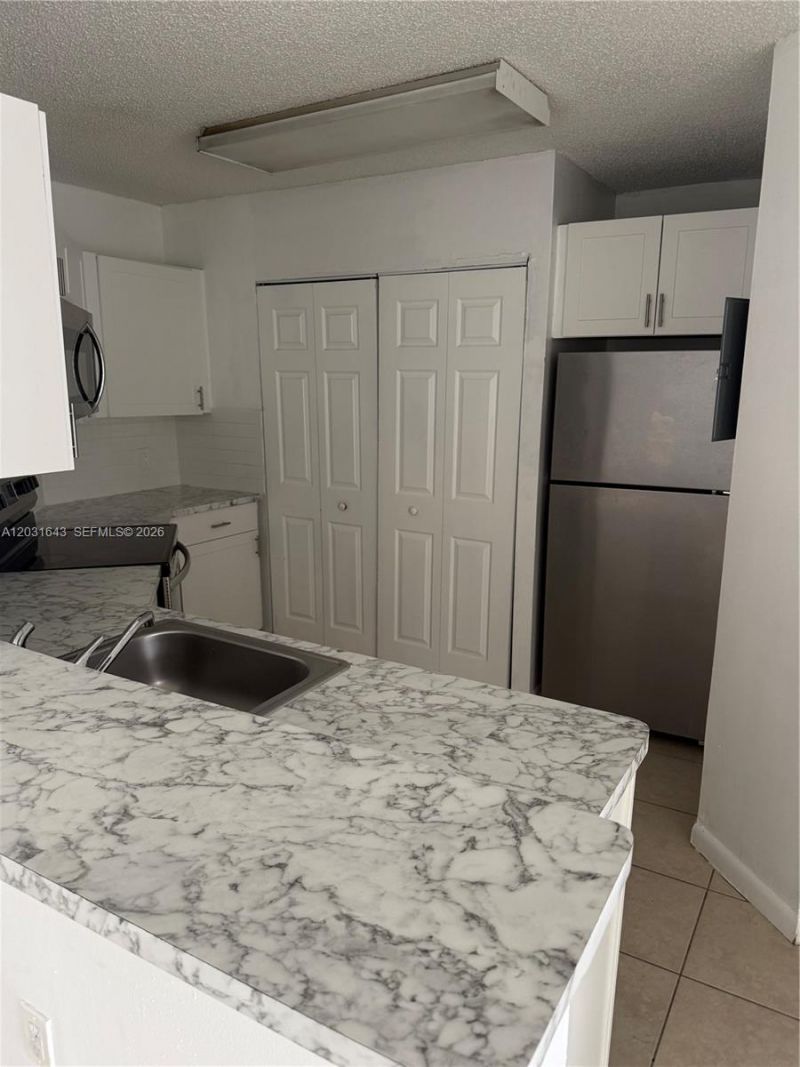 6276 NW 186th St, Unit 311, Hialeah, FL 33015 Photo