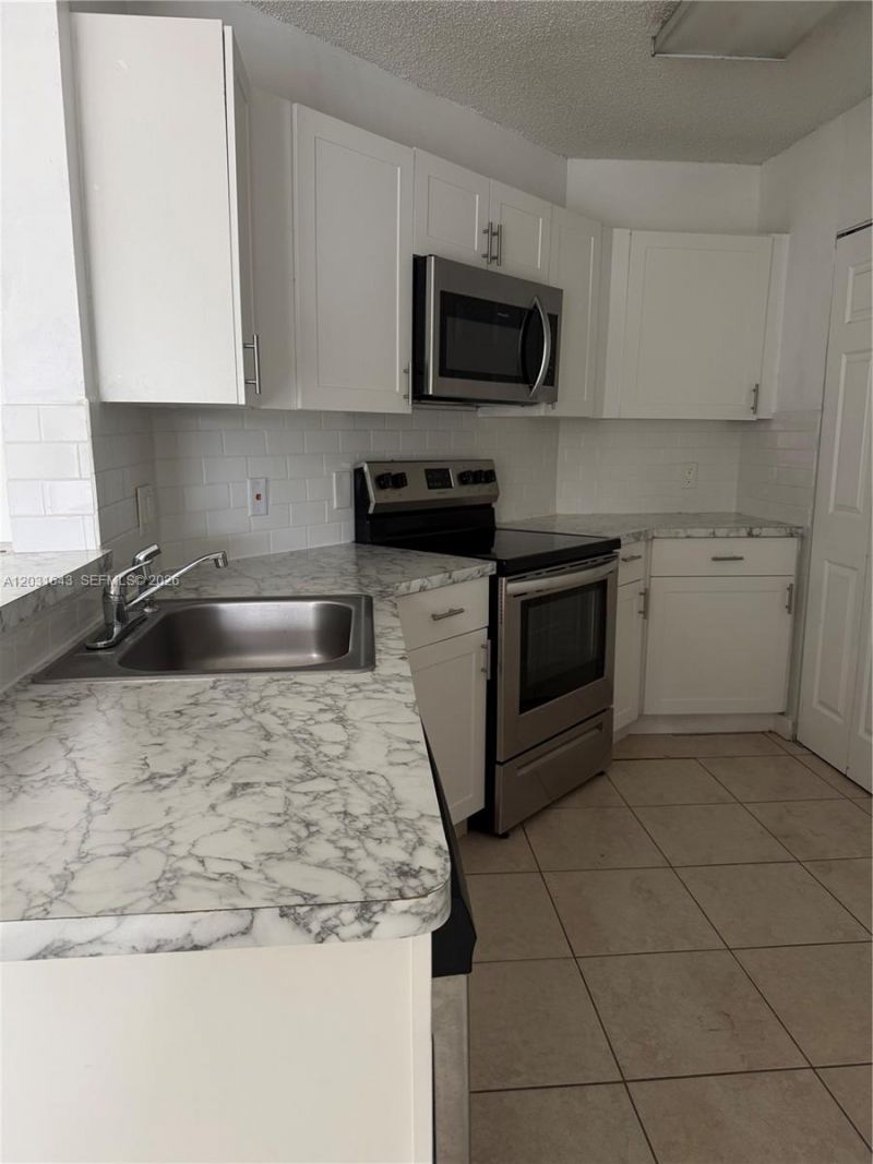 6276 NW 186th St, Unit 311, Hialeah, FL 33015 Photo