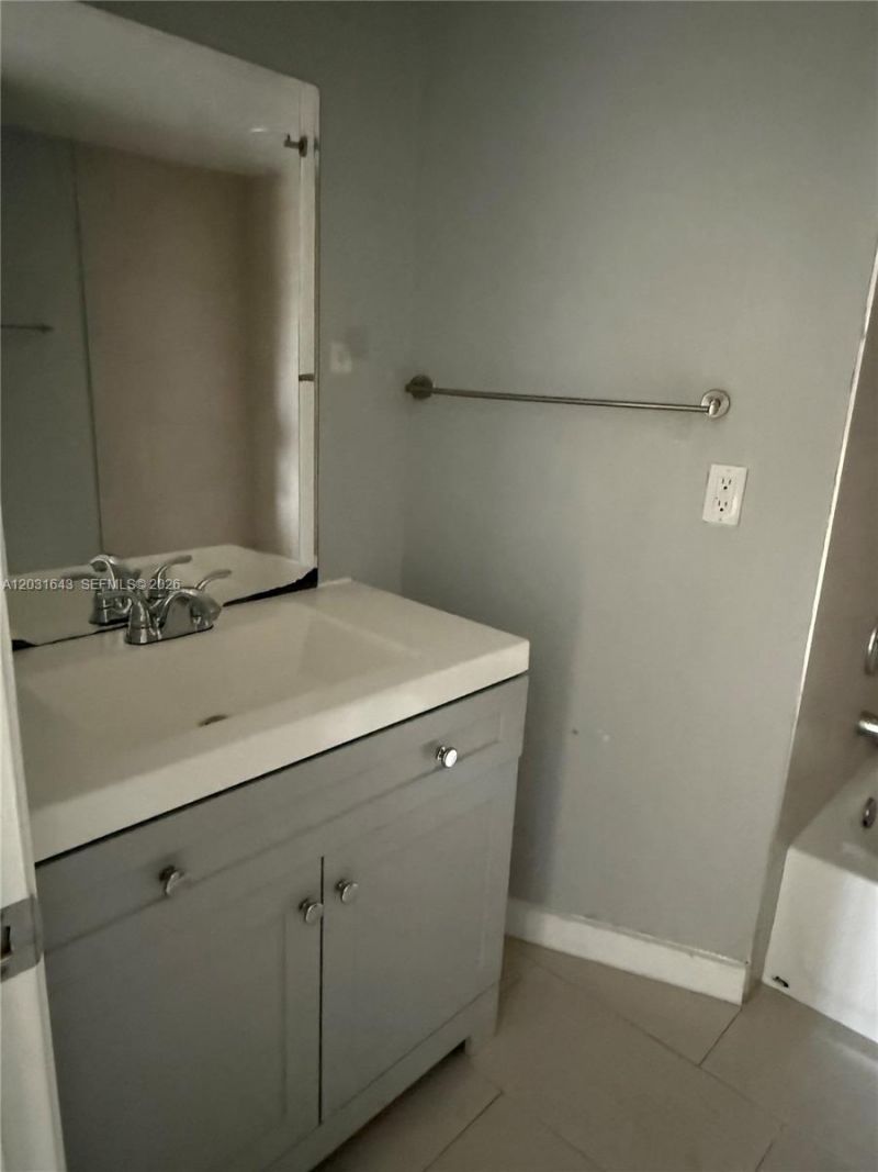 6276 NW 186th St, Unit 311, Hialeah, FL 33015 Photo
