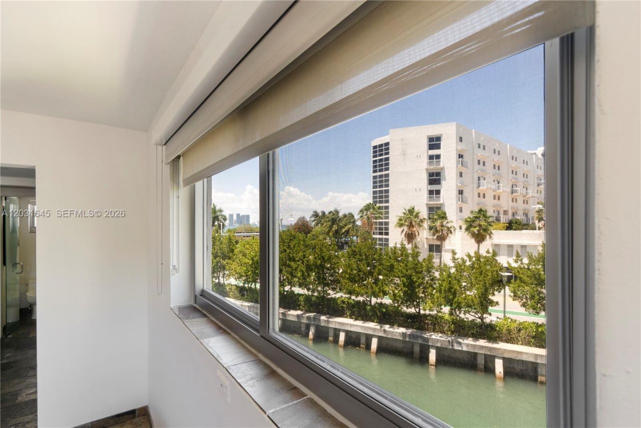 1674 Bay Rd , Unit 301, Miami Beach, FL 33139 Photo
