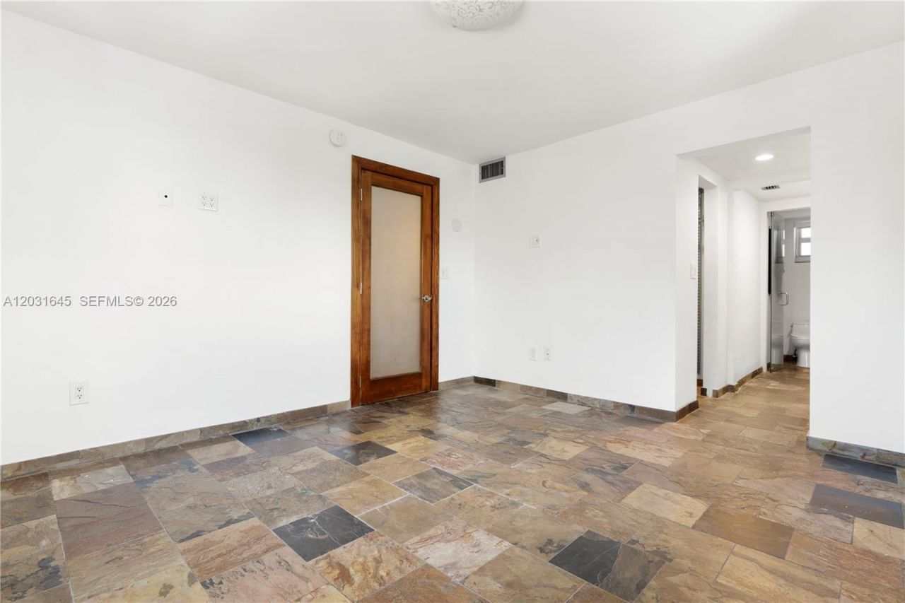 1674 Bay Rd , Unit 301, Miami Beach, FL 33139 Photo
