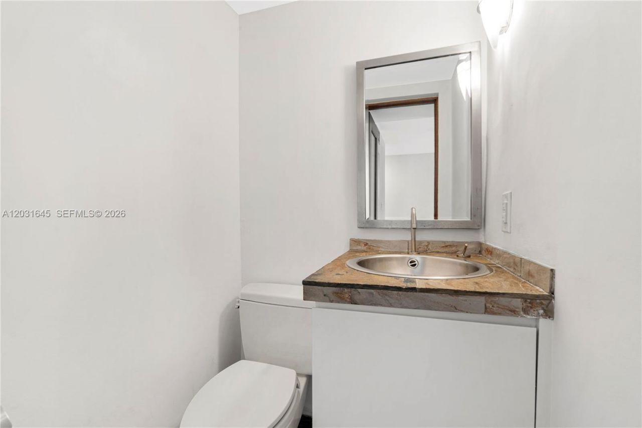 1674 Bay Rd , Unit 301, Miami Beach, FL 33139 Photo