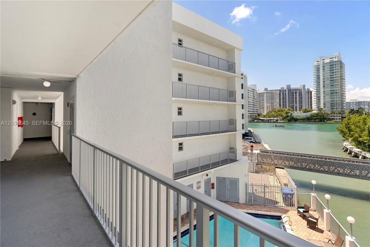 1674 Bay Rd , Unit 301, Miami Beach, FL 33139 Photo