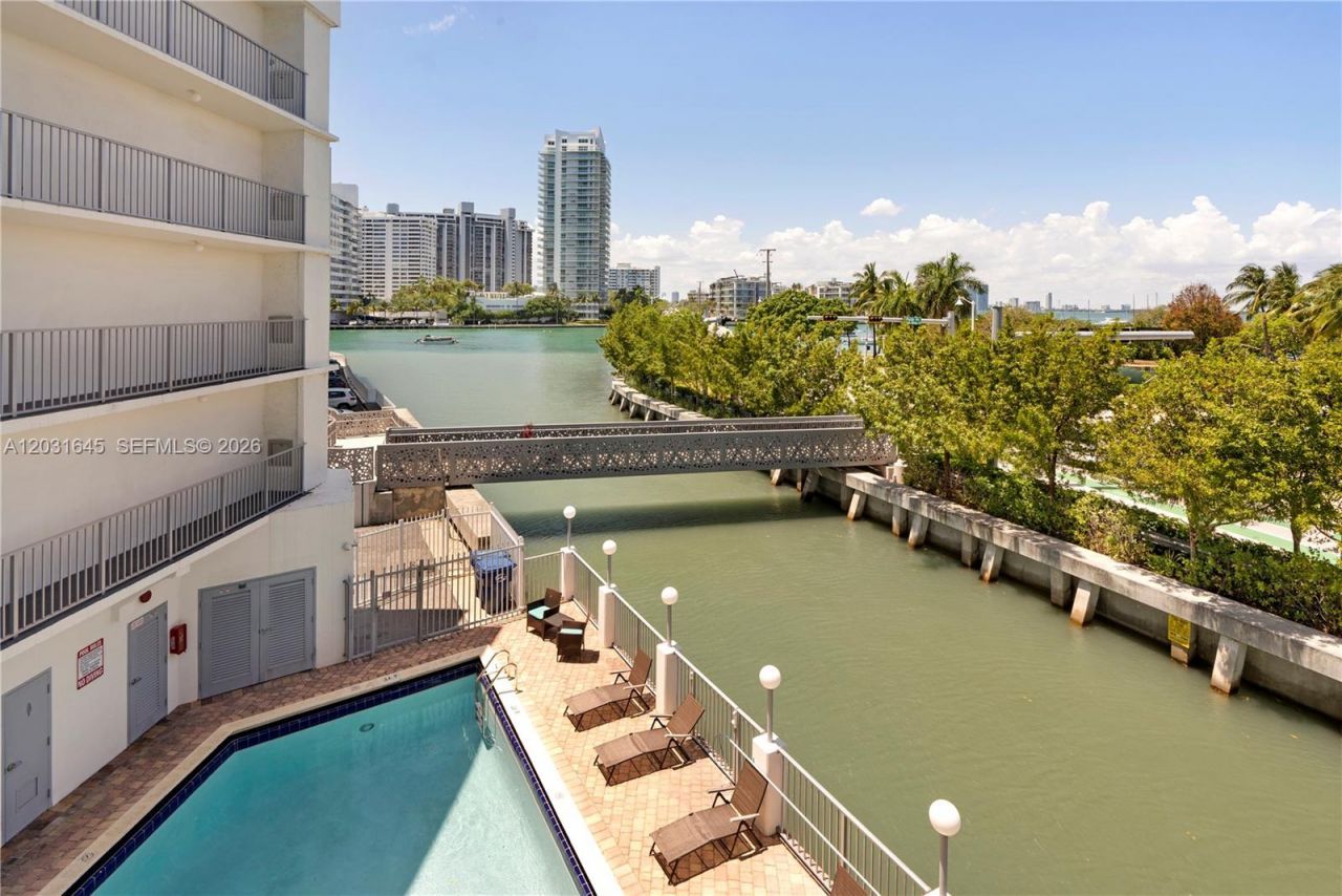 1674 Bay Rd , Unit 301, Miami Beach, FL 33139 Photo