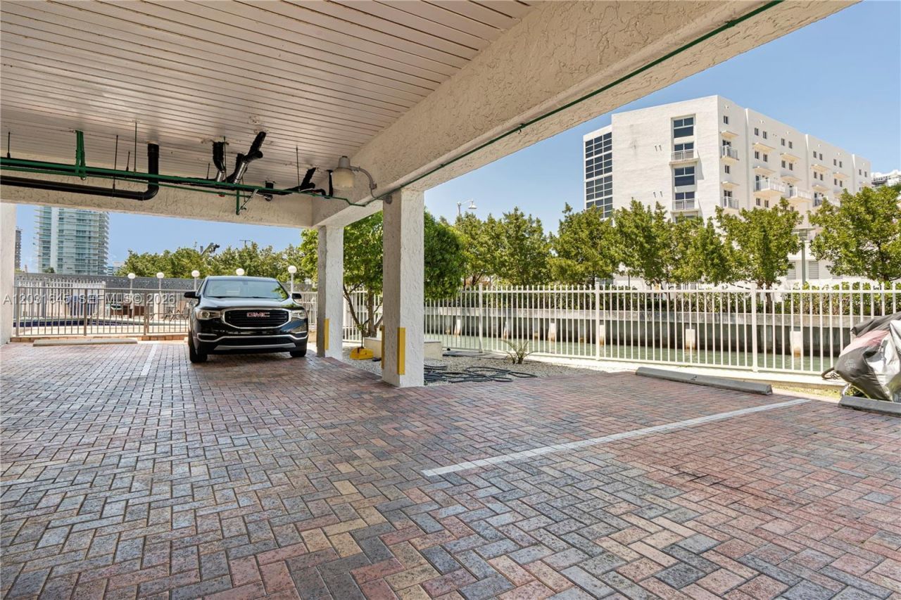 1674 Bay Rd , Unit 301, Miami Beach, FL 33139 Photo