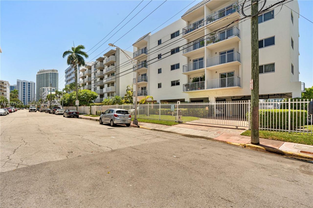 1674 Bay Rd , Unit 301, Miami Beach, FL 33139 Photo