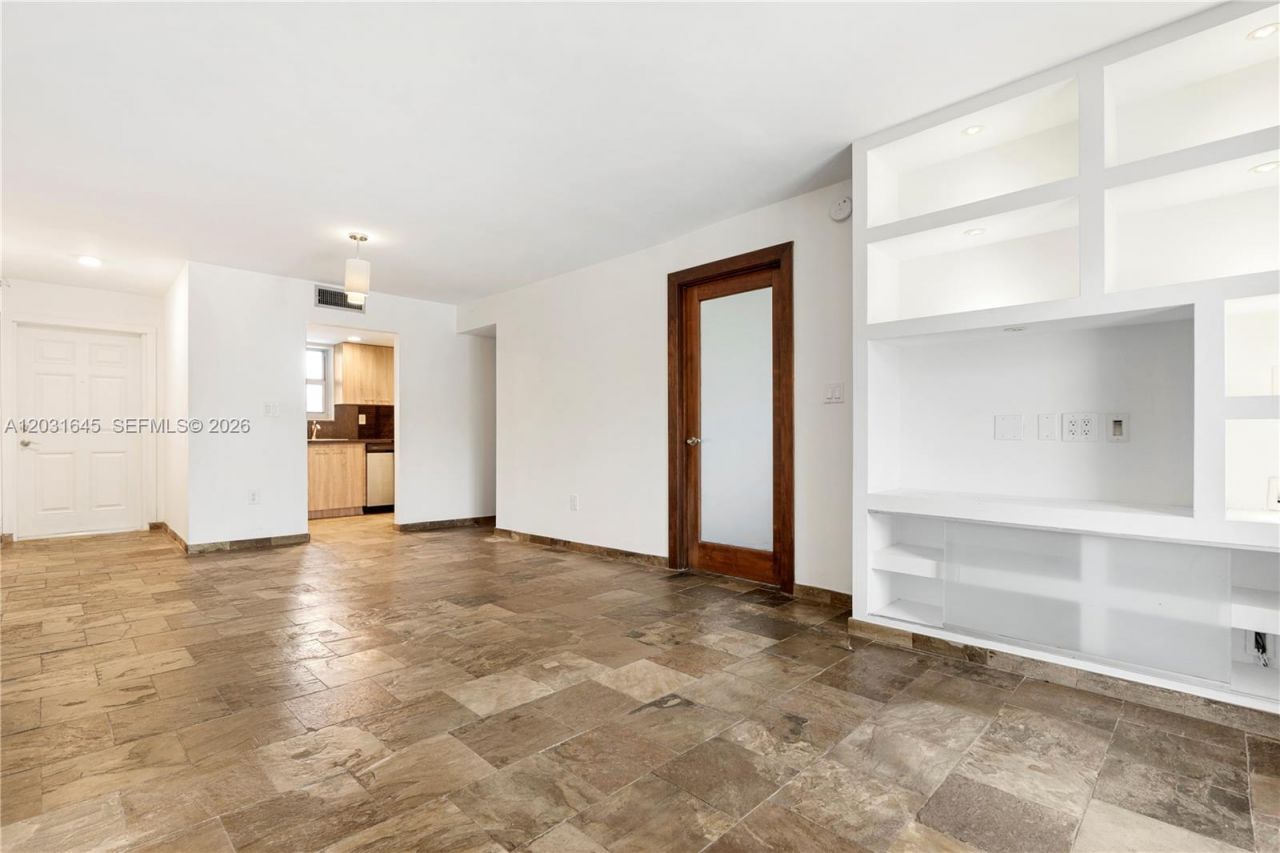 1674 Bay Rd , Unit 301, Miami Beach, FL 33139 Photo