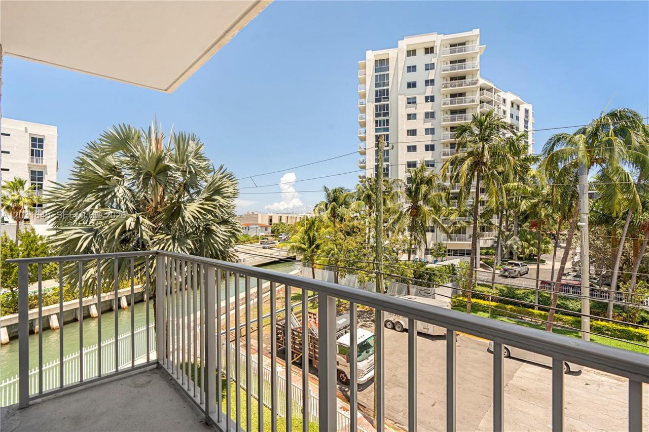 1674 Bay Rd , Unit 301, Miami Beach, FL 33139 Photo