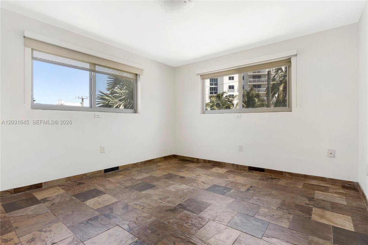 1674 Bay Rd , Unit 301, Miami Beach, FL 33139 Photo