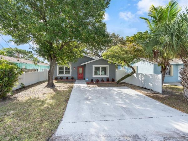 870 NE 35th St, Oakland Park, FL 33334