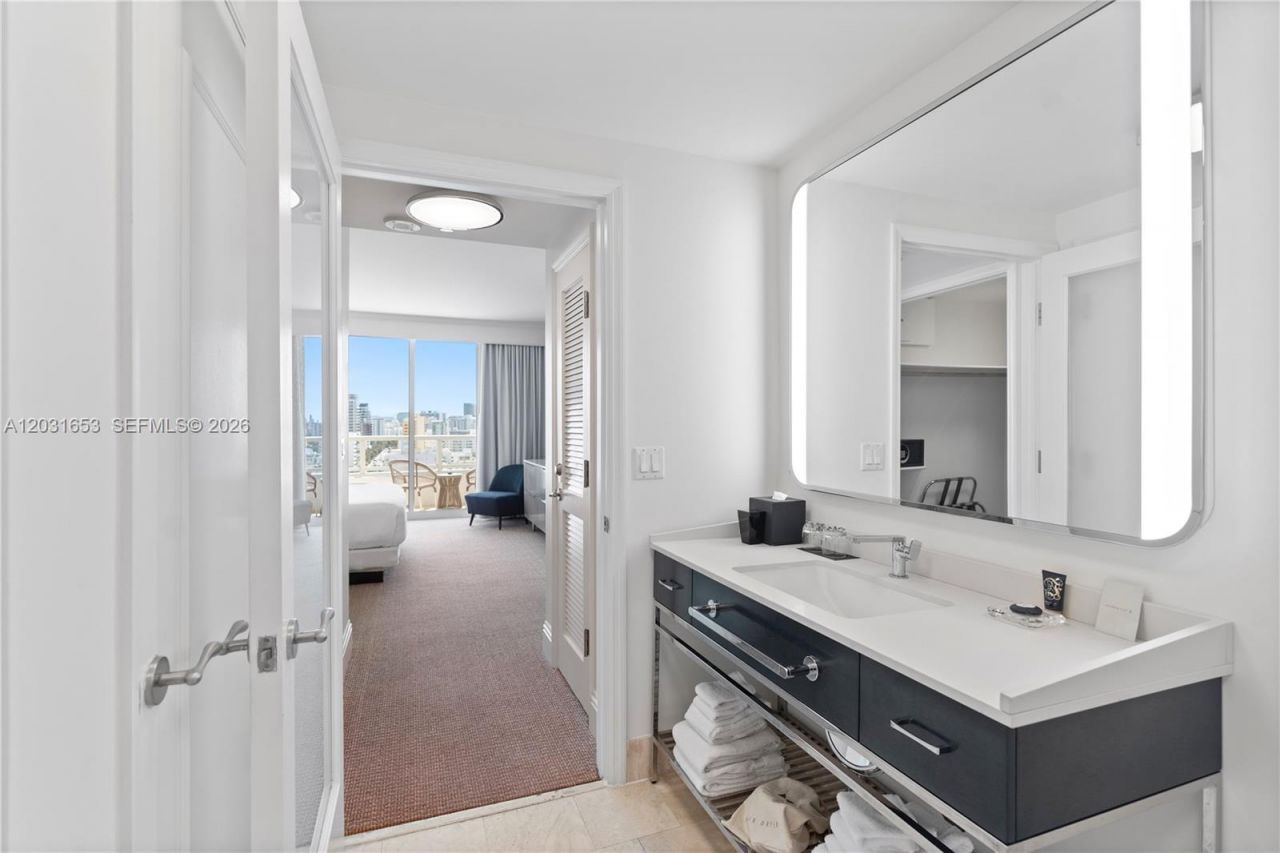 4401 Collins Av , Unit 1206, Miami Beach, FL 33140 Photo