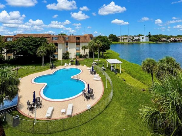 671 NE 195th St , Unit 425-E, Miami, FL 33179